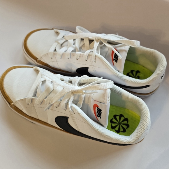 Nike Legacy Court White and Black Sneakers - Picture 4 of 4